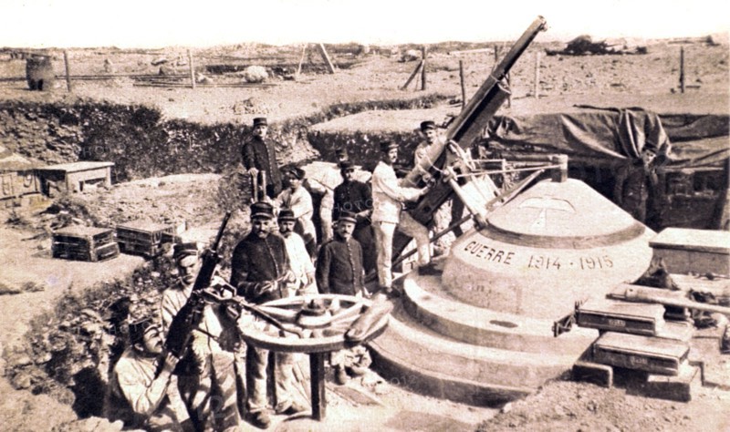 World War I. Gun and machine gun for shooting at planes and dirigibles (1915)
