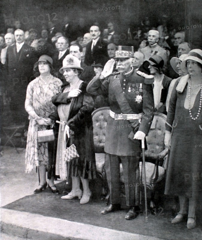 At Chantilly, on the day of the inauguration of his statue, marshal Joffre salutes the cheering crowd (1930)