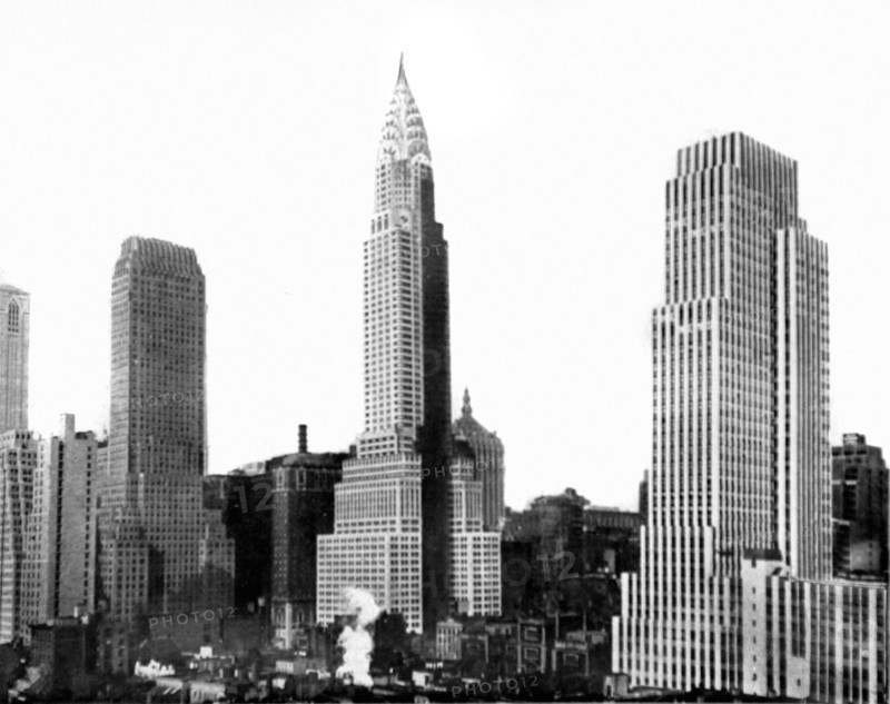 New York, Chrysler Building between Channing Building (on the l.) and New York Daily News building (1930)