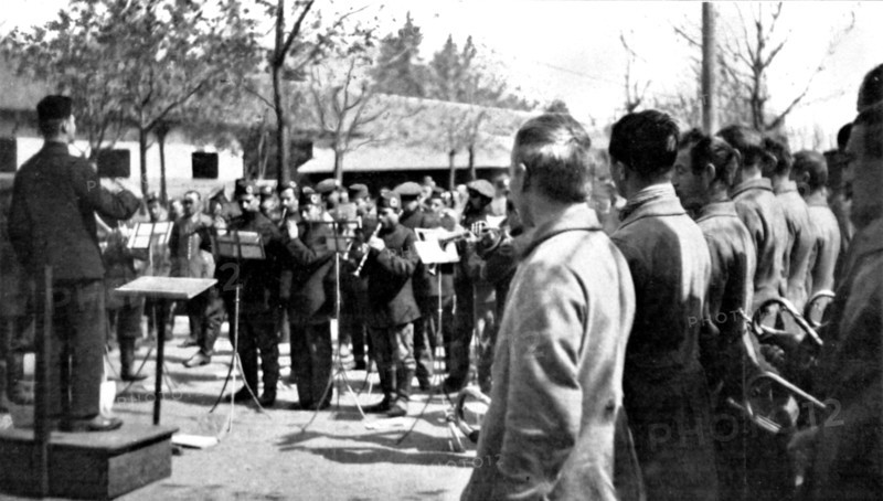 Visite de M. Millerand, ministre de la guerre, aux prisonniers de guerre (1915)