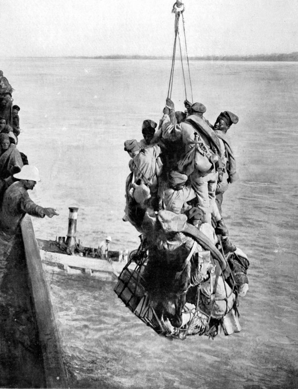 Un débarquement de tirailleurs sénégalais au Maroc (1913)