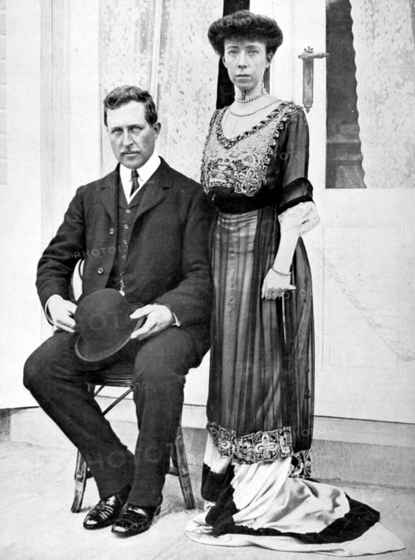 Le roi Albert de Belgique et la reine Elisabeth au château de Laecken (10 juillet 1910)