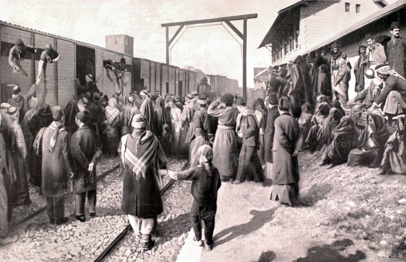 Guerre italo-turque.
Mobilisation de l'armée turque avec le départ de réservistes dans une gare de Syrie, en 1911.
