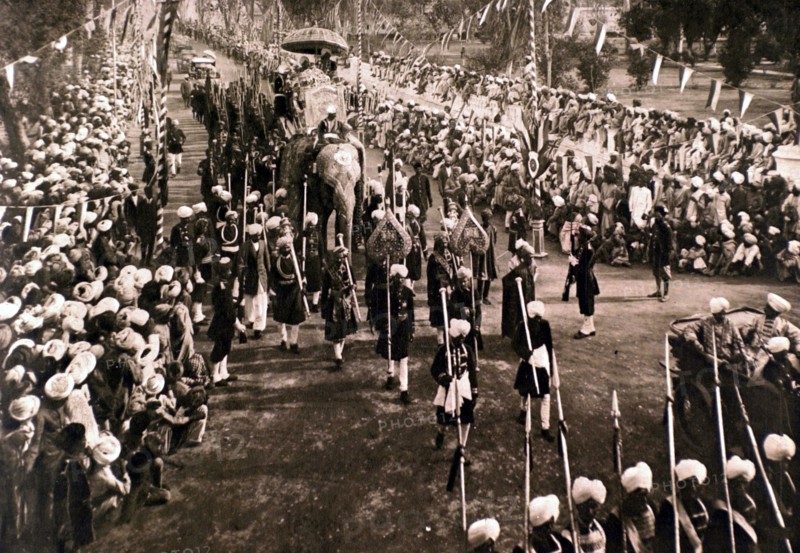Le cortege nuptial du rajah de Mandi a Kapurthala, le 5 fevrier 1923.