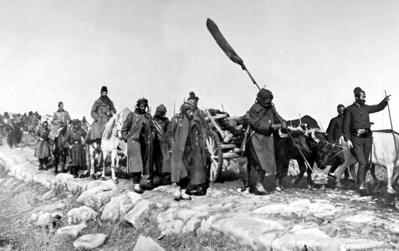 Guerre des Balkans. 
Retraite de l'armée turque vaincue, en 1912