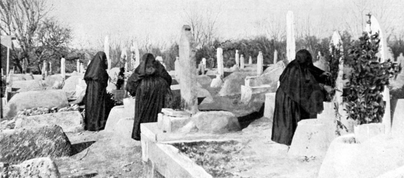 Femmes de Damas en visite au cimetière (1910)