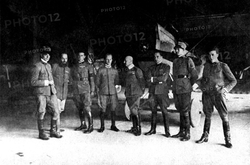 World War I. 
Raid of Italian airplanes on Vienna, Austria (1918)