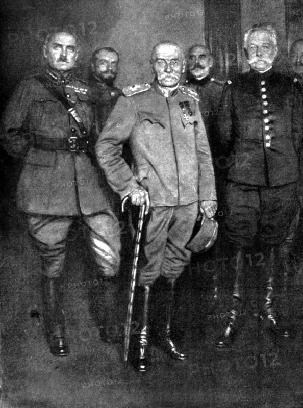 Première Guerre Mondiale.
A Salonique, visite des généraux alliés, le général Mahon et le général Sarrail, au roi Pierre de Serbie, le 3 janvier 1916.