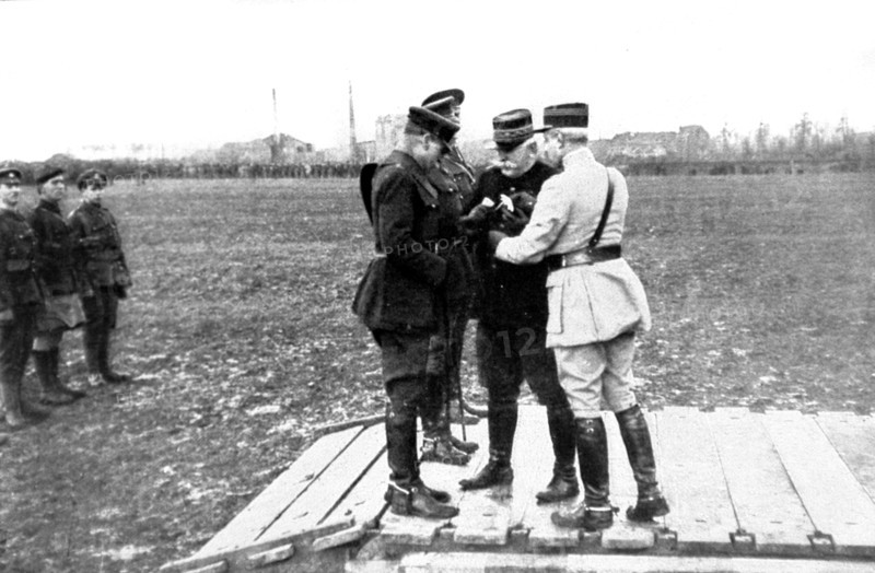 World War I. 
General Joffre visiting the front (1916)