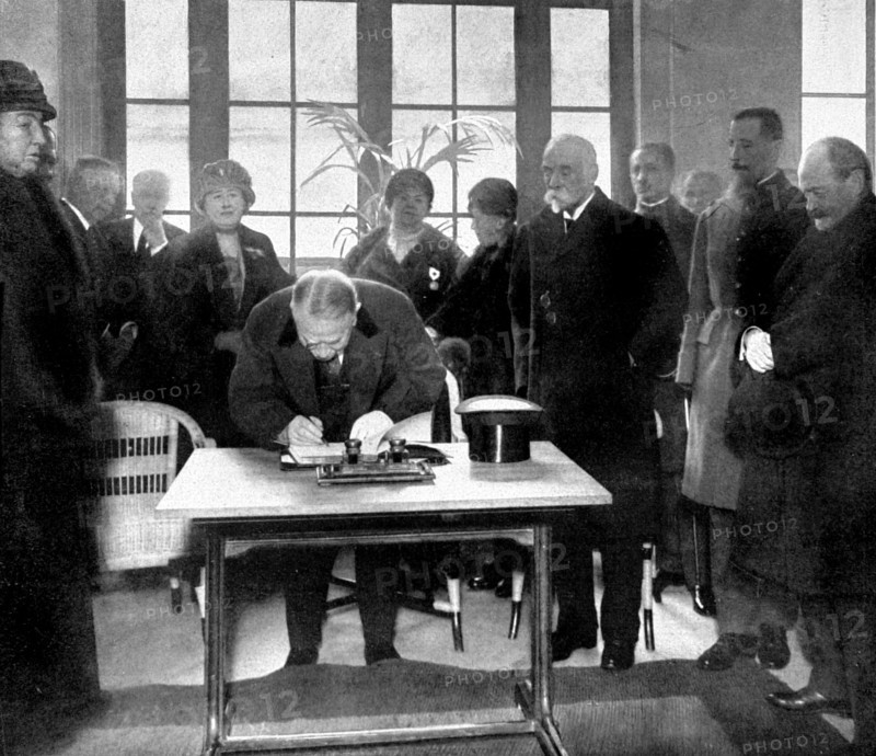 Inauguration in Paris of the French Nurses' Home, by President of the Republic. Mr Doumergue signing the visitor's book, in 1928.