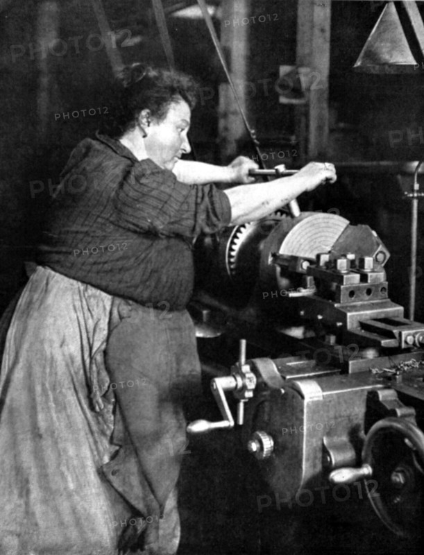 World War I. 
Woman at work in a war factory, 1916