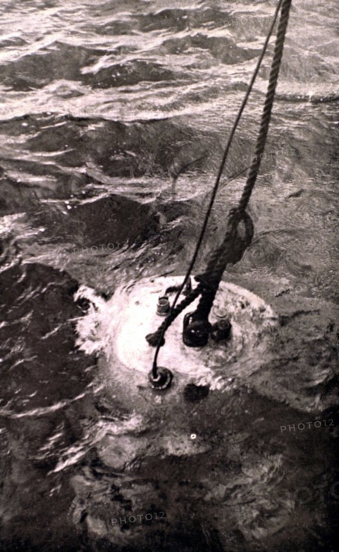 Testing of a P-7 Neufeldt and Kuhnk metal diving suit, in France (1926)