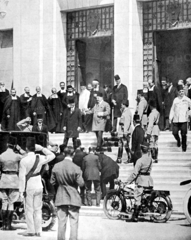 Le roi Fouad 1er inaugurant le collège Saint-Marc, à Alexandrie, fondé par les frères des écoles chrétiennes (1928)