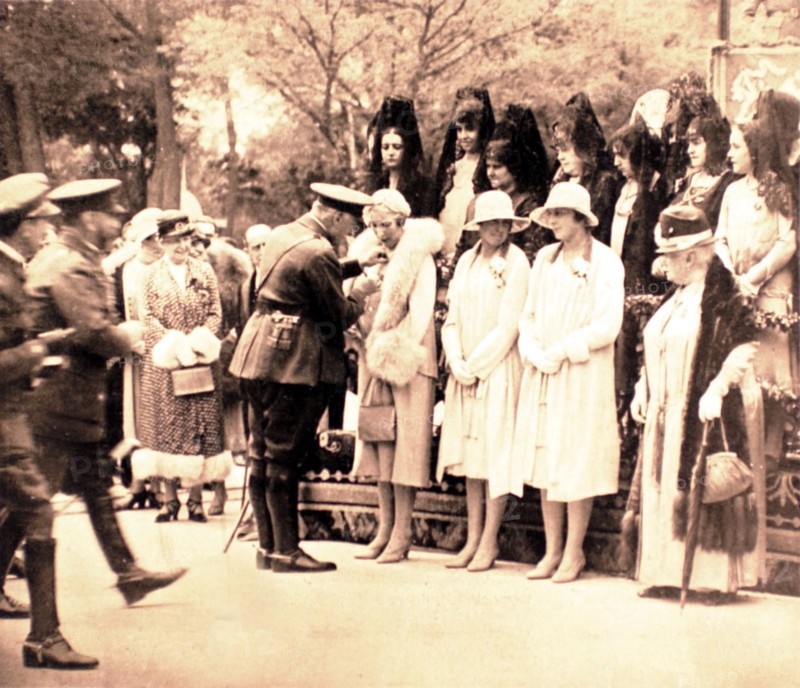 La fête militaire des Somatènes dans le parc de Retiro, à Madrid (1928)