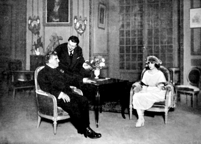 In Paris, at the Porte Saint-Martin theatre, a scene from the play "Mon père avait raison" ('My father was right') (1919)
