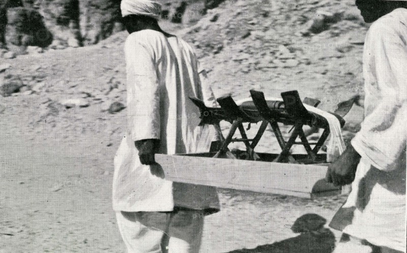 Tutankhamen's treasure, two tools are being taken out (1923)