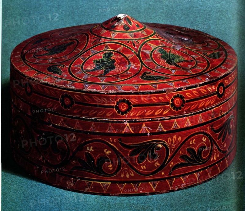 Polychrome wooden reliquary box