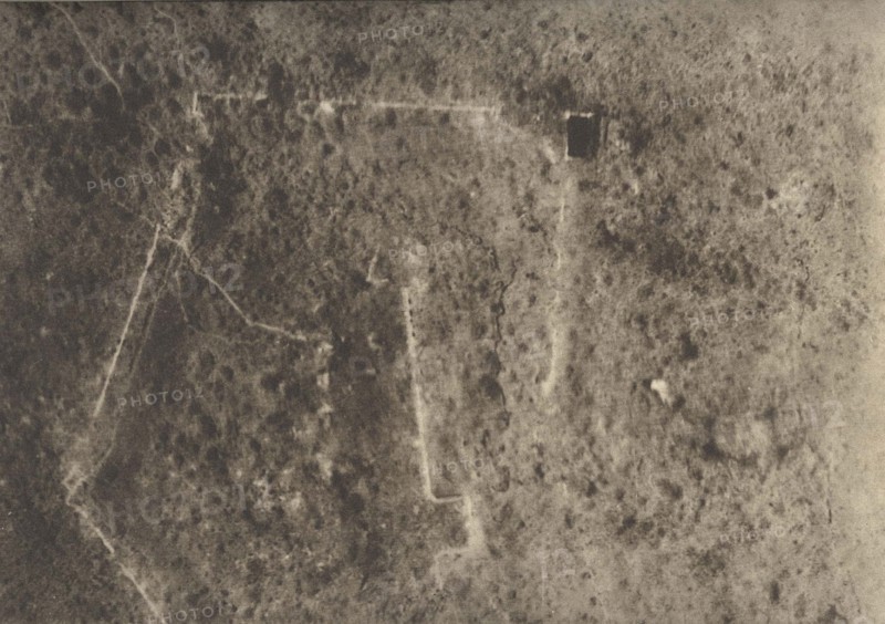 Vue aérienne du fort de Douaumont après la bataille du 22 au 24 mai 1916