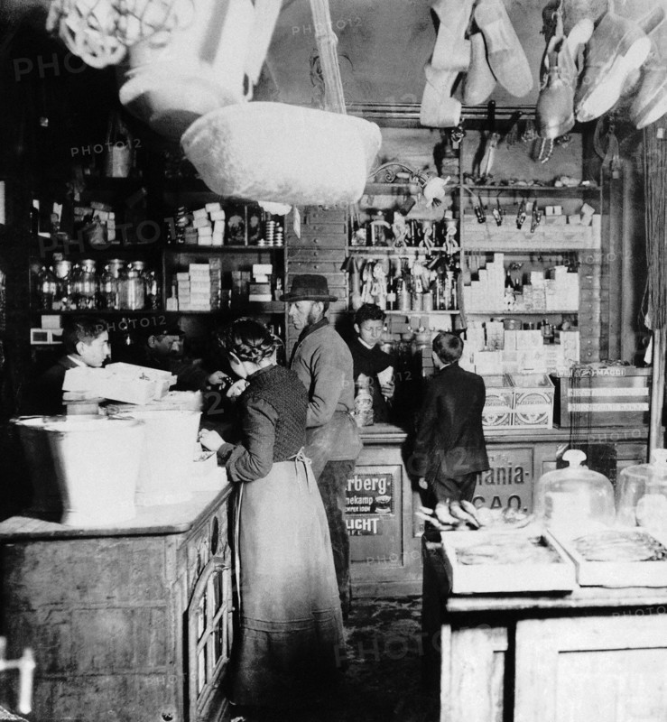 1st decade of the 20th century / corner shops