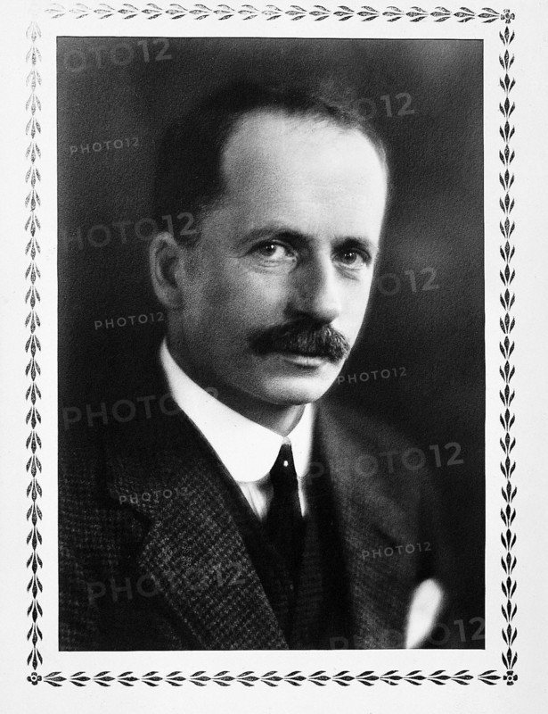 Macleod, John James Richard, Canadian physiologist.