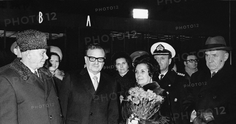 1972 / Salvador Allende / S. Allende à l'aéroport de Moscou, à la fin de sa visite officielle en URSS en 1972.