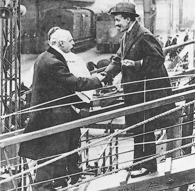 Alfonso XIII arriving in France