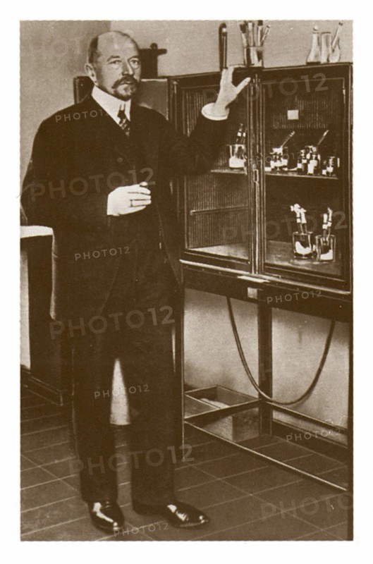 Emil Behring in his laboratory