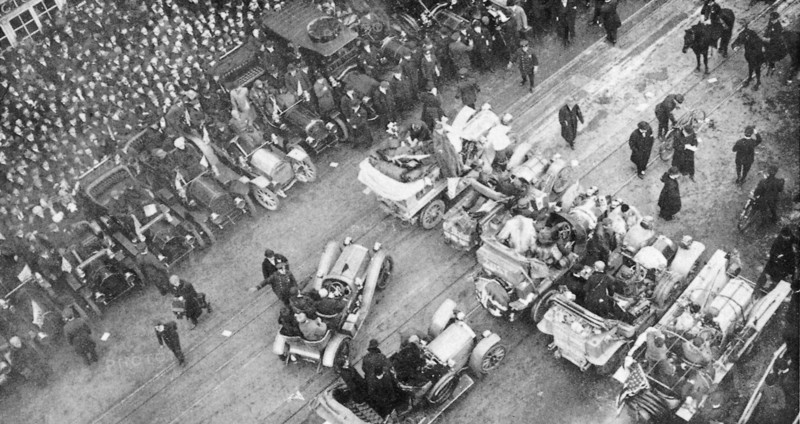 USA New York, Start of a spectacular car race between America, Asia and Europe