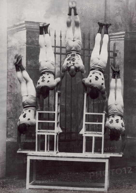 Delton, Acrobats