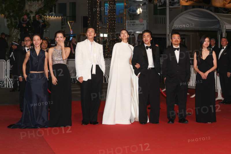 Cast of the film "Gun-Che" (Colony)