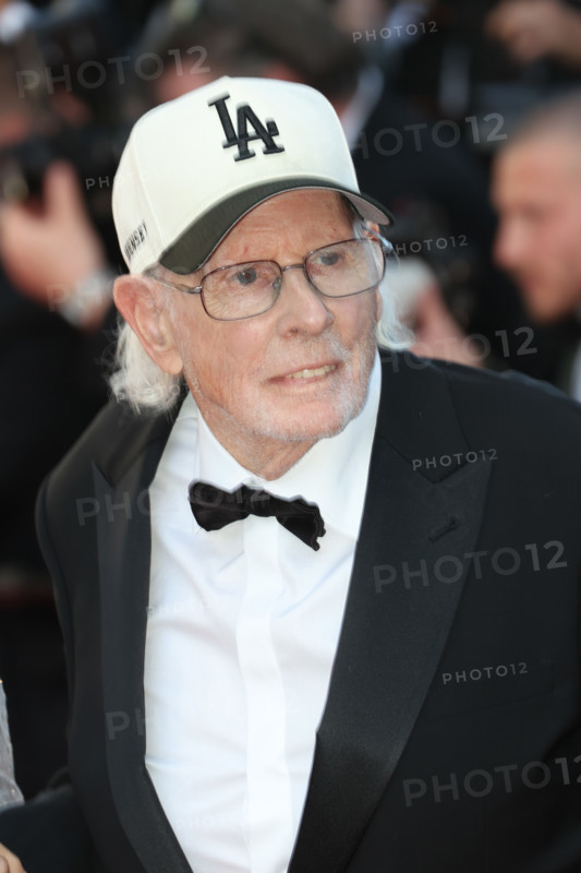 Bruce Dern lors de la montée des marches du film La Bataille de Gaulle: L'age de fer (De Gaulle: Tilting Iron) pendant le 79ème Festival de Cannes au Palais des Festivals le 20 mai, 2026 à Cannes, France.