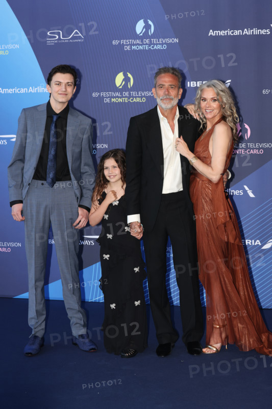 Jeffrey Dean Morgan and family
