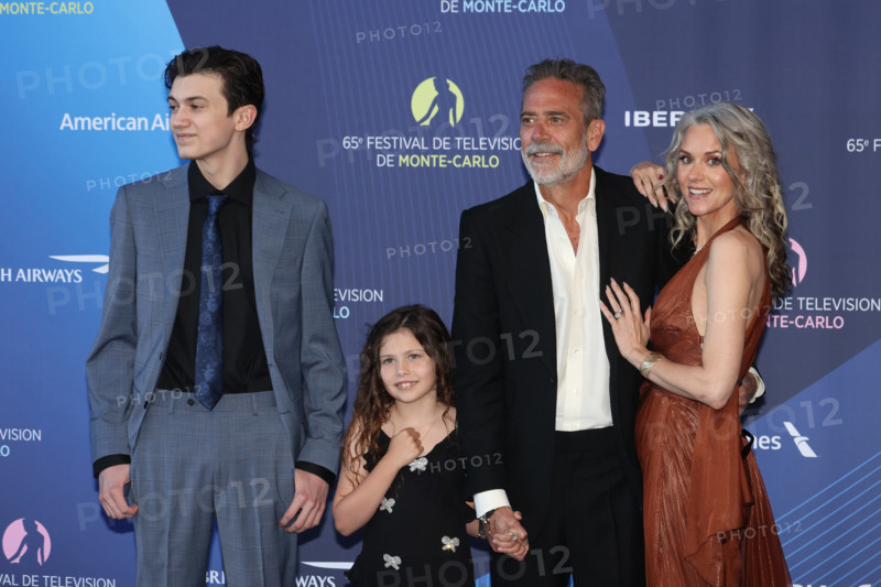 Jeffrey Dean Morgan and family