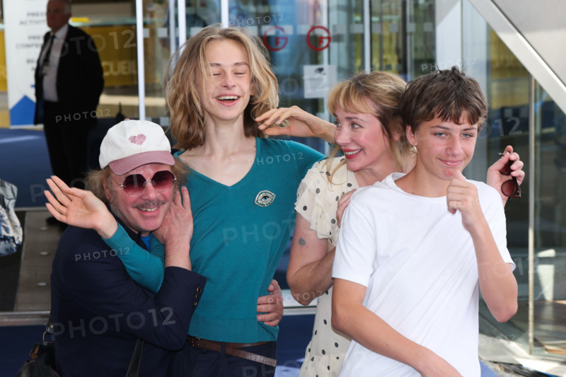Philippe Katerine and Julie Depardieu with their sons Billy and Alfred Blanchard