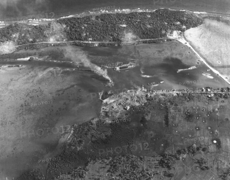 Cabras  (Marianas): aerial view of Japanese positions on fire