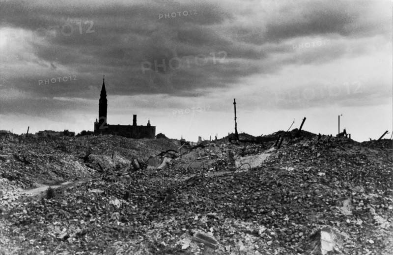 Ruins of the royal palace in Warsaw, 1945