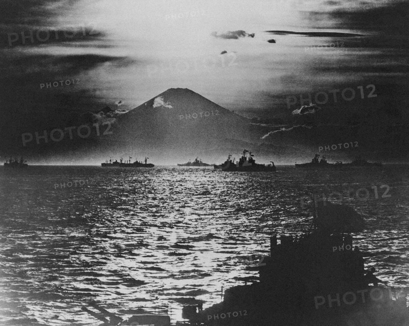 Navires de guerre alliés dans la baie de Tokyo, 2 septembre 1945.