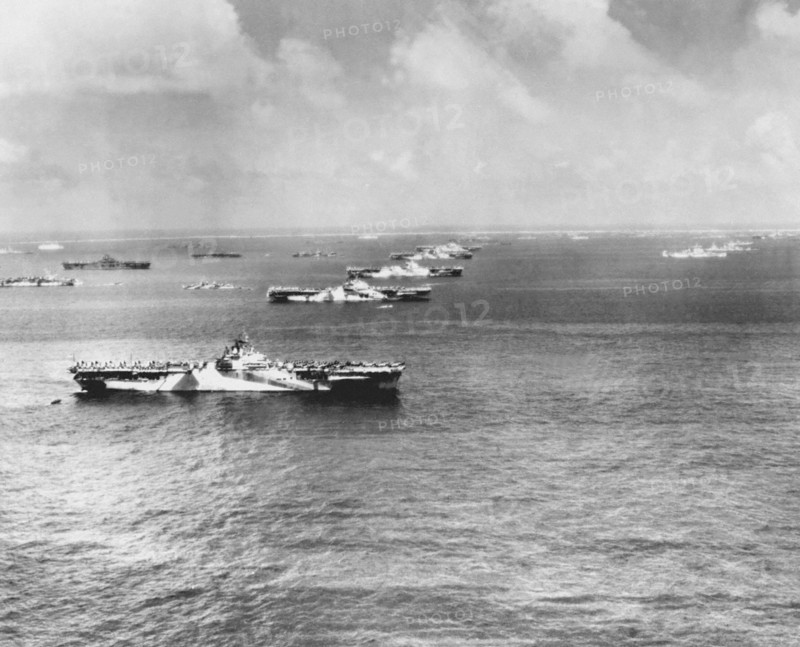 American warships in the Ulithi atoll (Pacific), 1944.