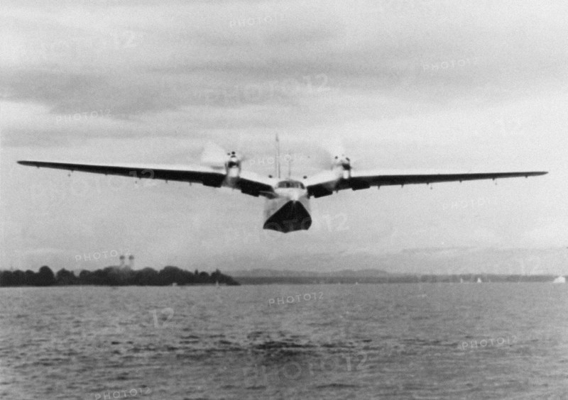Dirigeable Zeppelin LZ 127 et hydravion Dornier Super-Wal.