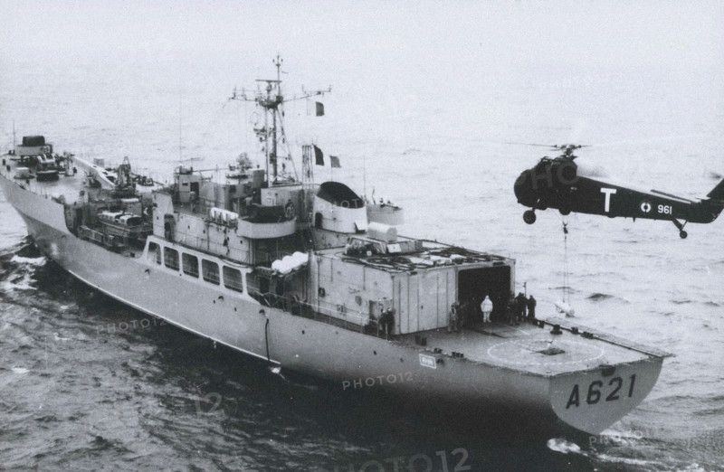 Sikorsky S-55 helicopter of the French naval air force landing on the training ship "Rhin"