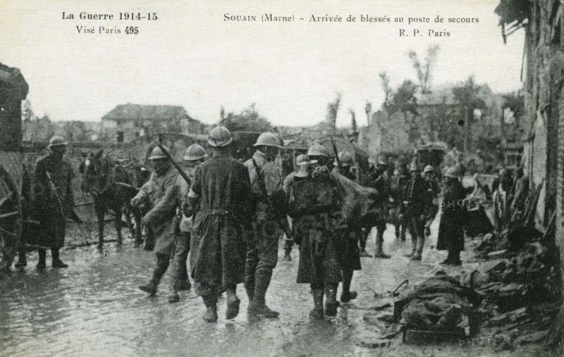 French poilus arriving at the aid station