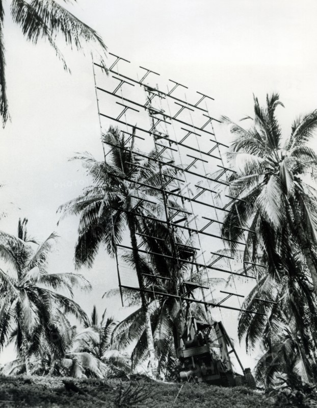 SCR-270 radar antenna, 1943