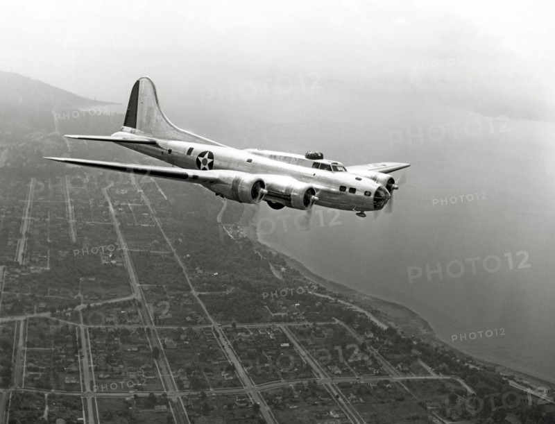 Bombardier Boeing B-17, 1942