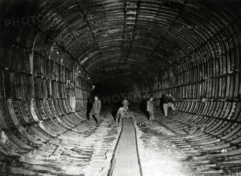 Construction of the Paris metro, 1900