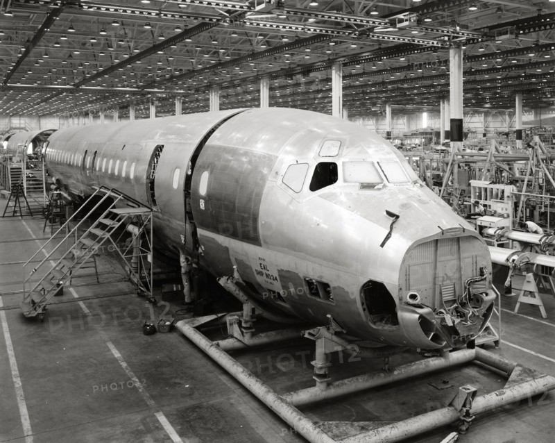 Chaîne de montage aux usines Douglas Aircraft Company, 1958
