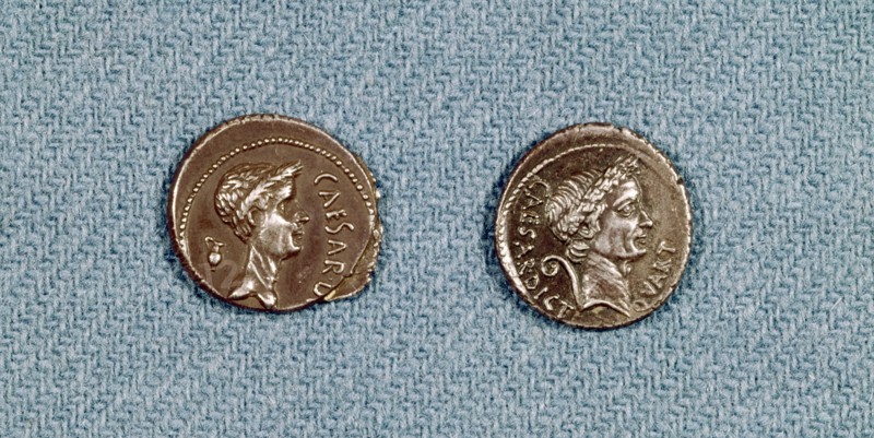 Medals representing Julius Caesar