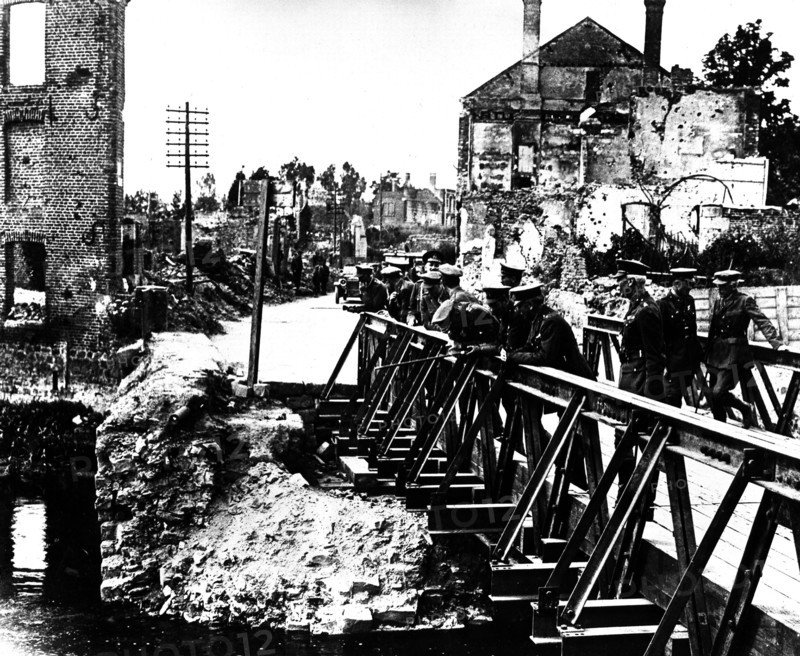 Georges V and the Prince of Wales standing on the Peronne rail bridge ruins