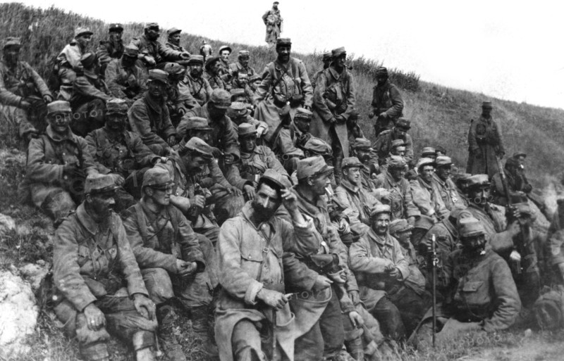 The 9th company coming back from Neuville, 1915