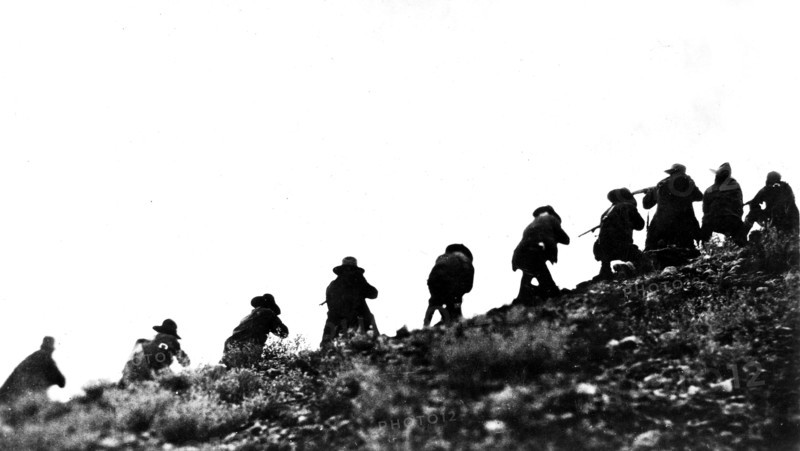 Révolution mexicaine. Tireurs de Pancho Villa tirant sur les troupes fédérales.