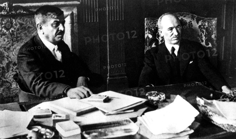 Eduard Benes avec le ministre des affaires étrangères, Pierre Laval, à Paris, quai d'Orsay